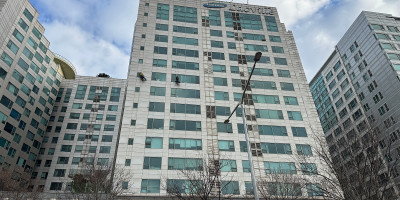 [일산 유리창청소] 호수공원 삼성라끄빌 - 훼손된 시트지 제거 및 외벽 로프 작업 후기